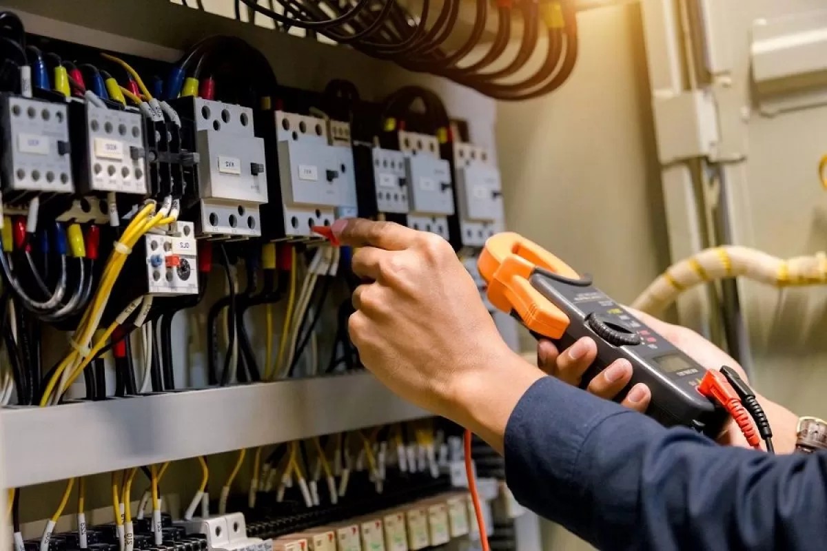 Emergency electrical repairs in Roseville by a licensed electrician from Chatswood, NSW